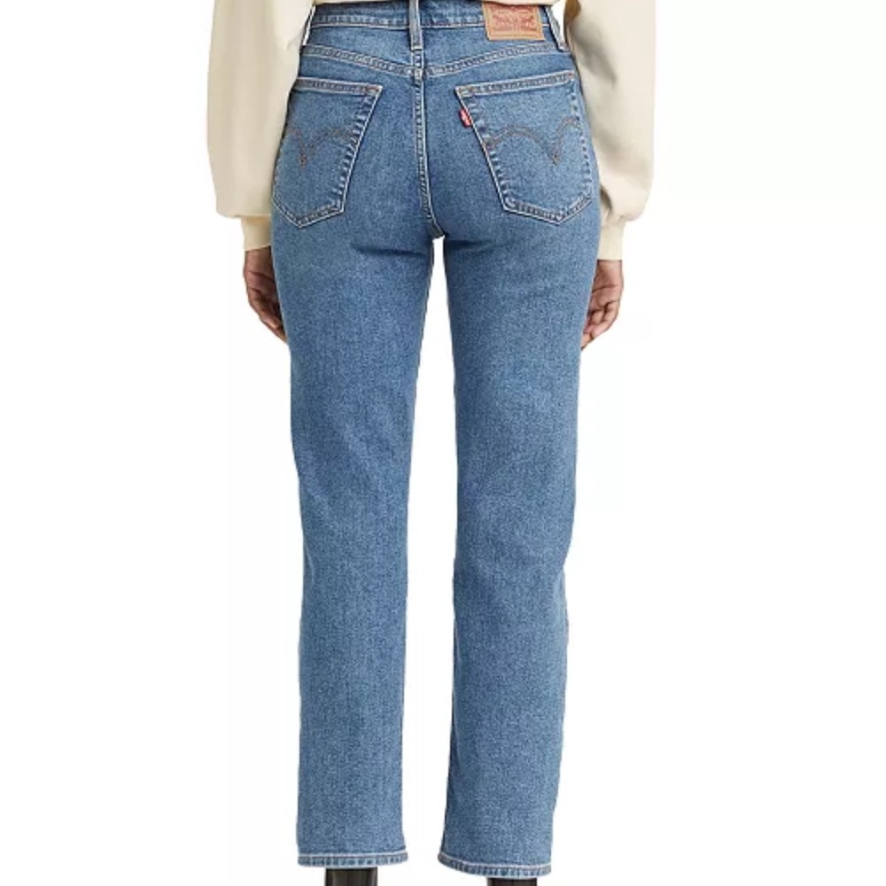 Levi’s high rise Wedgie Straight Jeans with button fly 💗 size 27